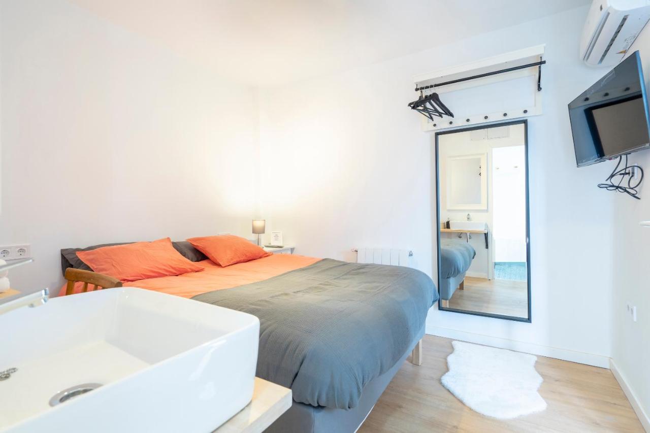 Independent Room Close To Ifema Y Aeropuertob Madrid Exteriör bild